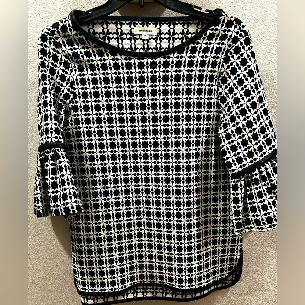 Max Studio Stretch Black and White Print Top